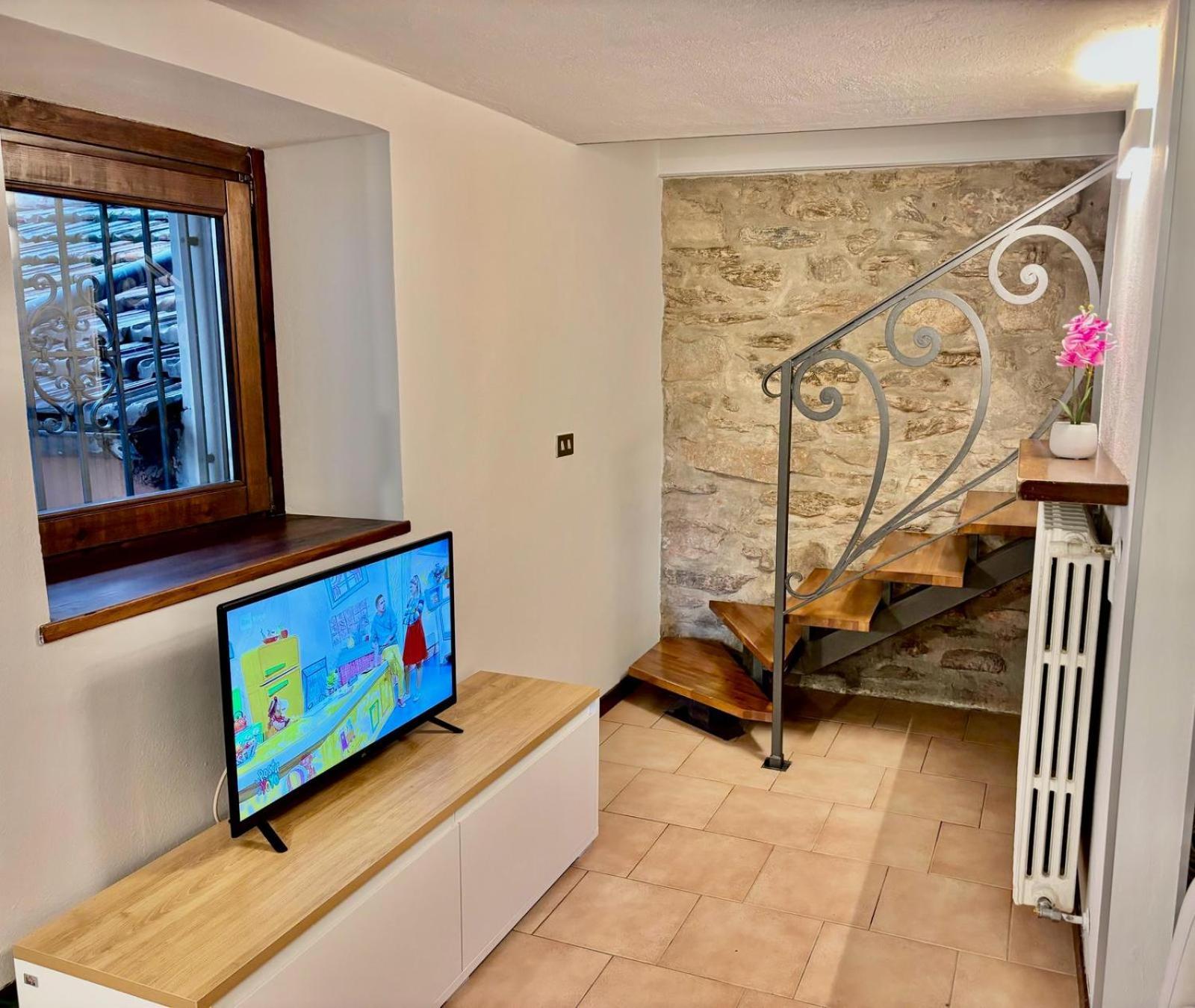 Vittoria Holiday House - Tulip Apartment And Tulip Room Stresa Exterior photo