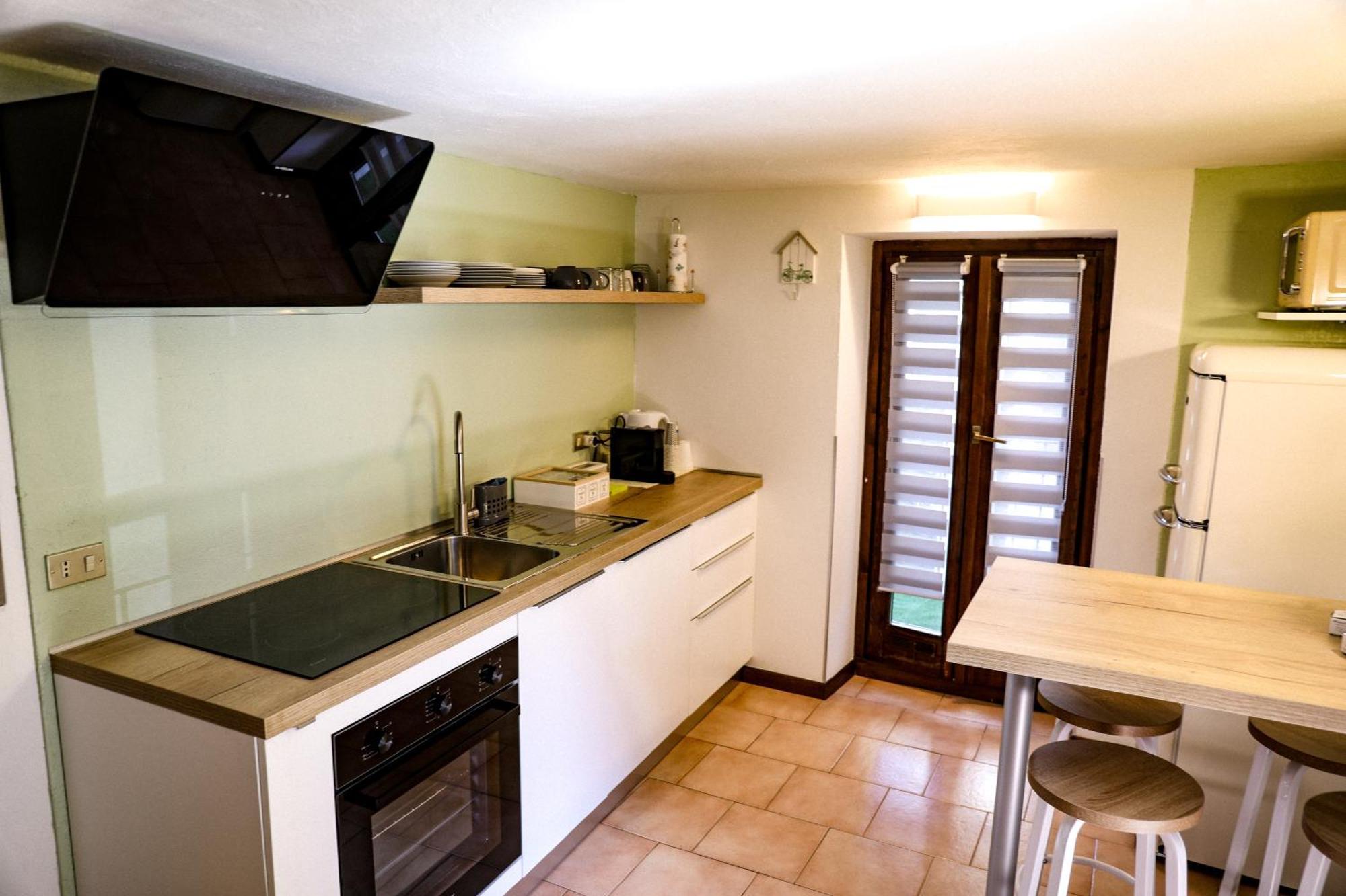 Vittoria Holiday House - Tulip Apartment And Tulip Room Stresa Exterior photo