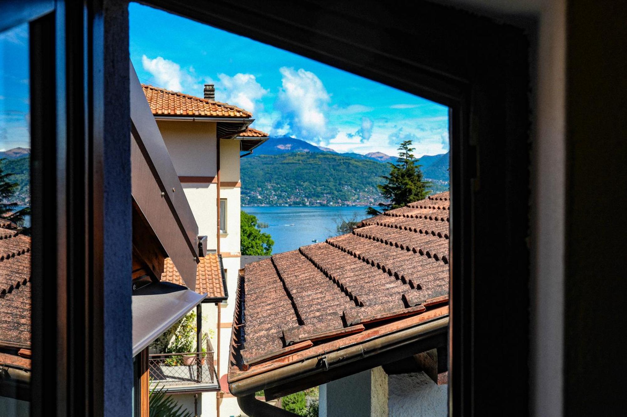 Vittoria Holiday House - Tulip Apartment And Tulip Room Stresa Exterior photo