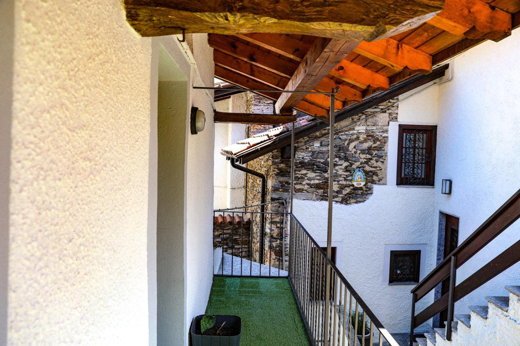 Vittoria Holiday House - Tulip Apartment And Tulip Room Stresa Exterior photo